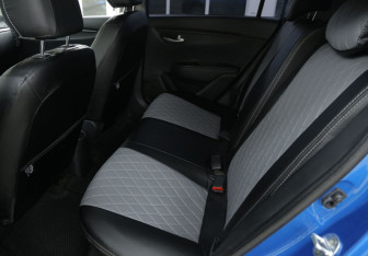 Подержанный автомобиль Kia Rio Hatchback 2018 года (13 фото)