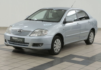 Подержанный автомобиль Toyota Corolla Sedan 2004 года (8 фото)