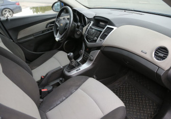 Подержанный автомобиль Chevrolet Cruze Sedan 2011 года (9 фото)