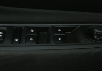 Подержанный автомобиль Opel Mokka 2012 года (17 фото)