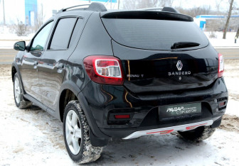 Подержанный автомобиль Renault Sandero 2015 года (4 фото)