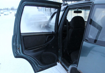 Подержанный автомобиль Chevrolet Niva 2007 года (12 фото)