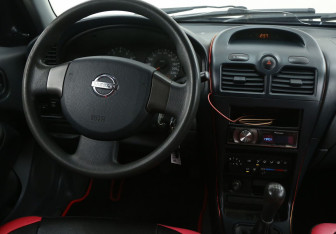 Подержанный автомобиль Nissan Almera Classic 2007 года (14 фото)