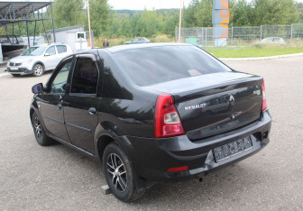 Подержанный автомобиль Renault Logan Sedan 2010 года (5 фото)