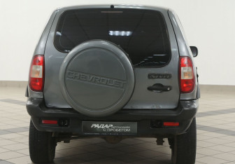 Подержанный автомобиль Chevrolet Niva 2004 года (3 фото)