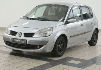 Подержанный автомобиль Renault Scenic 2008 года (8 фото)
