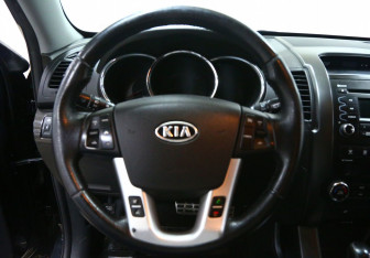 Подержанный автомобиль Kia Sorento 2012 года (9 фото)