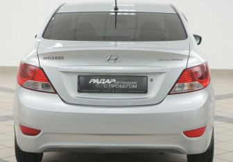 Подержанный автомобиль Hyundai Solaris Sedan 2011 года (3 фото)