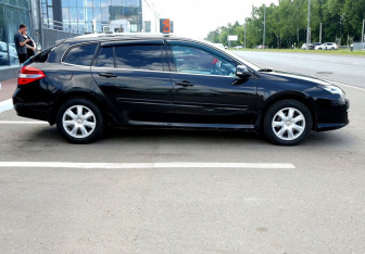 Подержанный автомобиль Renault Laguna Wagon 2008 года (7 фото)