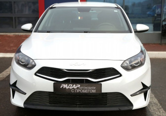 Подержанный автомобиль Kia Ceed Hatchback 2022 года (2 фото)