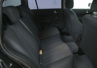Подержанный автомобиль Renault Megane Wagon 2006 года (11 фото)