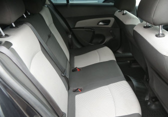 Подержанный автомобиль Chevrolet Cruze Hatchback 2013 года (11 фото)