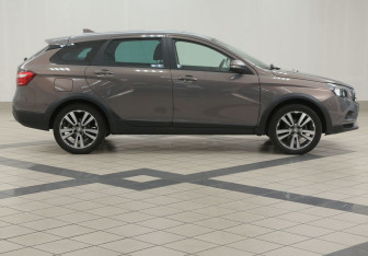 Подержанный автомобиль LADA (ВАЗ) Vesta Wagon 2019 года (5 фото)