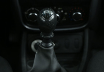 Подержанный автомобиль Renault Duster 2012 года (15 фото)