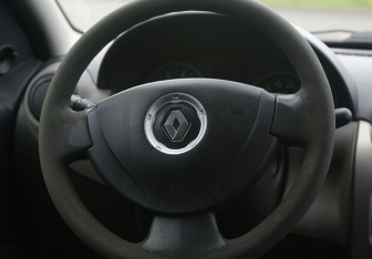 Подержанный автомобиль Renault Logan Sedan 2011 года (16 фото)