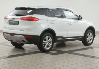 Подержанный автомобиль Geely Atlas 2018 года (4 фото)