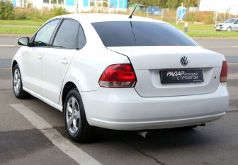 Подержанный автомобиль Volkswagen Polo Sedan 2012 года (4 фото)