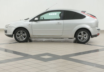 Подержанный автомобиль Ford Focus Hatchback 2007 года (7 фото)