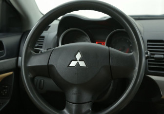 Подержанный автомобиль Mitsubishi Lancer Sedan 2008 года (16 фото)