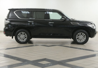 Подержанный автомобиль Nissan Patrol 2011 года (5 фото)