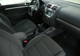 Подержанный автомобиль Volkswagen Golf Hatchback 2007 года (9 фото)