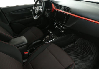Подержанный автомобиль Kia Rio Hatchback 2020 года (16 фото)