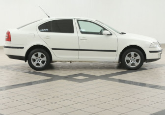 Подержанный автомобиль Skoda Octavia Liftback 2008 года (5 фото)