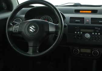 Подержанный автомобиль Suzuki Swift Hatchback 2007 года (14 фото)