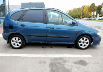 Подержанный автомобиль Renault Scenic 1999 года (7 фото)