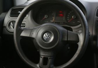 Подержанный автомобиль Volkswagen Polo Sedan 2012 года (16 фото)