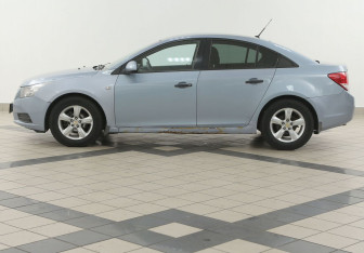 Подержанный автомобиль Chevrolet Cruze Sedan 2010 года (7 фото)