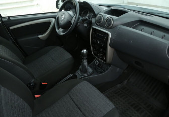 Подержанный автомобиль Renault Duster 2015 года (9 фото)