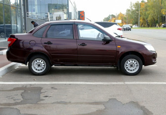Подержанный автомобиль LADA (ВАЗ) Granta Sedan 2012 года (7 фото)