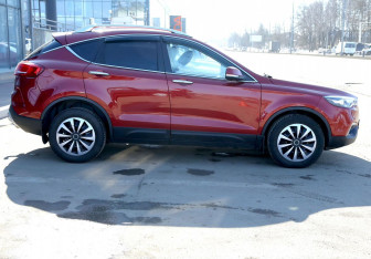 Подержанный автомобиль FAW Besturn X80 2019 года (7 фото)