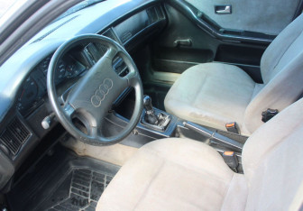 Подержанный автомобиль Audi 80 Sedan 1990 года (10 фото)