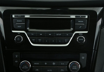 Подержанный автомобиль Nissan Qashqai 2015 года (13 фото)