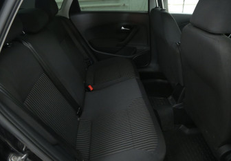 Подержанный автомобиль Volkswagen Polo Sedan 2012 года (11 фото)