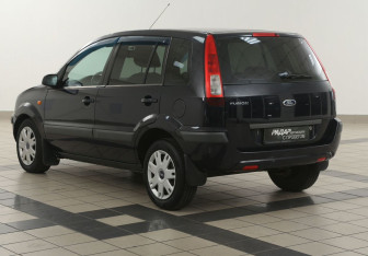 Подержанный автомобиль Ford Fusion 2007 года (2 фото)