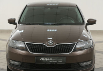 Подержанный автомобиль Skoda Rapid Liftback 2019 года (6 фото)