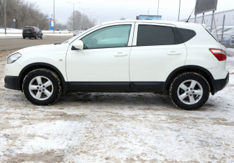 Подержанный автомобиль Nissan Qashqai 2012 года (8 фото)