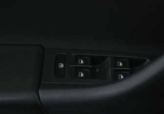 Подержанный автомобиль Skoda Rapid Liftback 2014 года (18 фото)
