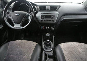 Подержанный автомобиль Kia Rio Sedan 2016 года (12 фото)