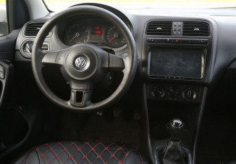 Подержанный автомобиль Volkswagen Polo Sedan 2012 года (14 фото)
