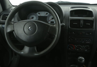 Подержанный автомобиль Renault Symbol 2008 года (14 фото)