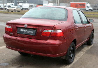 Подержанный автомобиль Fiat Albea 2010 года (6 фото)