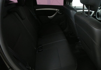 Подержанный автомобиль Nissan Terrano 2015 года (11 фото)
