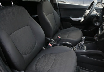 Подержанный автомобиль Kia Rio Hatchback 2014 года (10 фото)