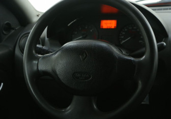 Подержанный автомобиль Renault Logan Sedan 2007 года (16 фото)
