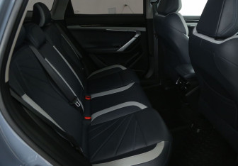 Подержанный автомобиль Geely Atlas 2024 года (11 фото)