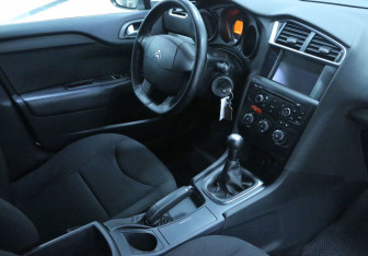 Подержанный автомобиль Citroen C4 Sedan 2014 года (6 фото)